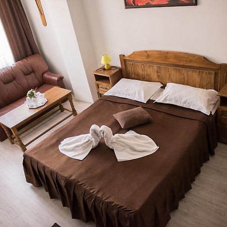 Hotel Dynes Eforie Nord Buitenkant foto