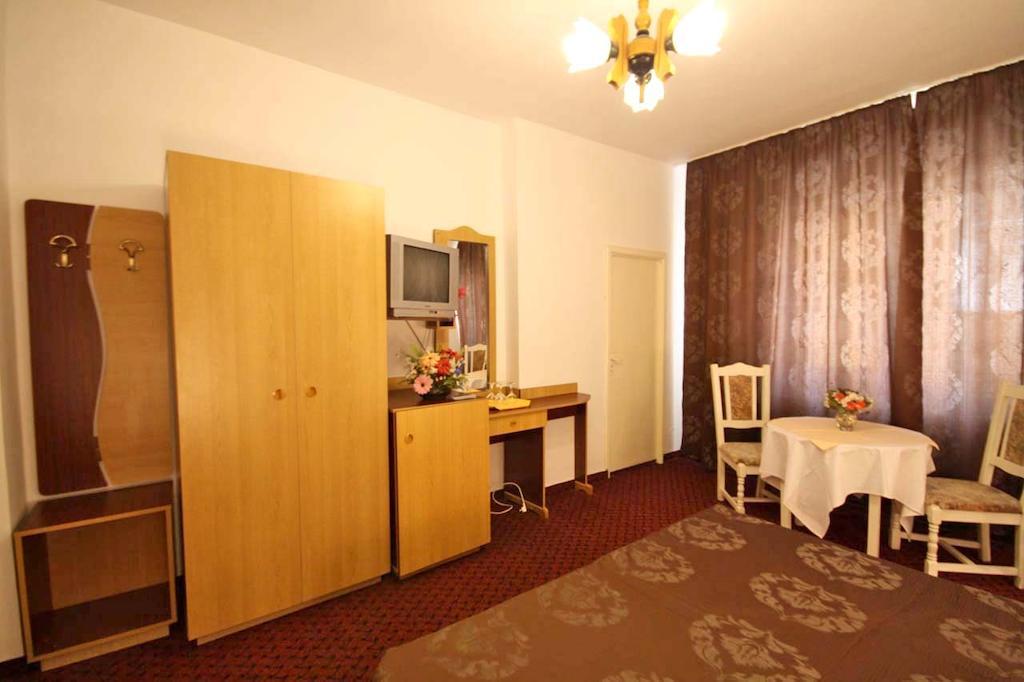 Hotel Dynes Eforie Nord Buitenkant foto