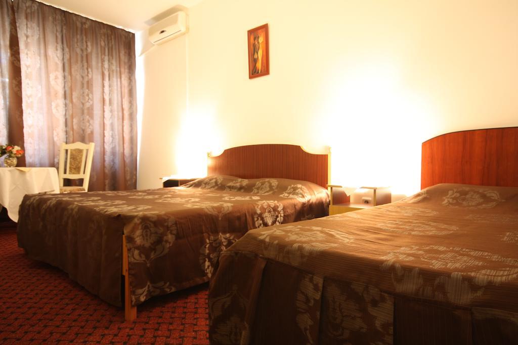Hotel Dynes Eforie Nord Buitenkant foto