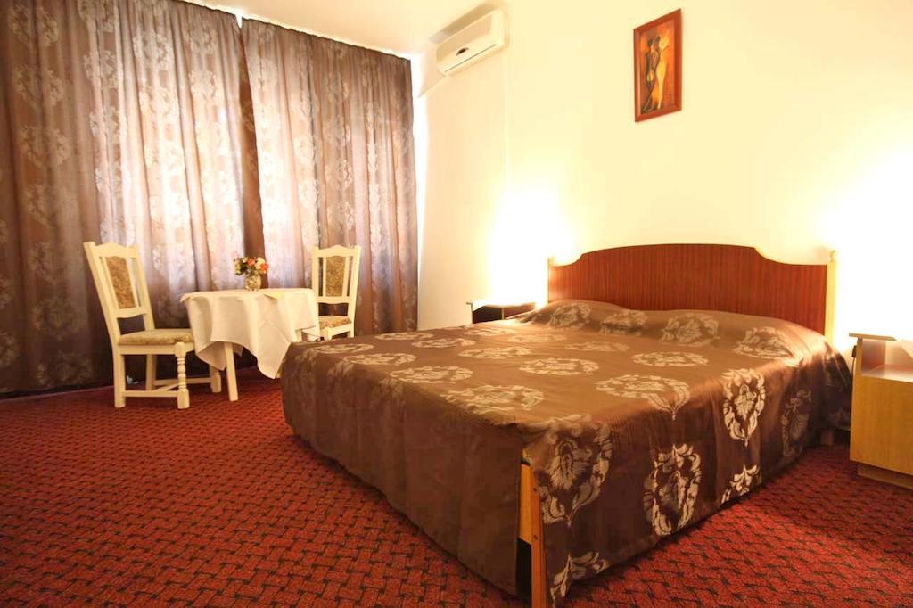 Hotel Dynes Eforie Nord Buitenkant foto