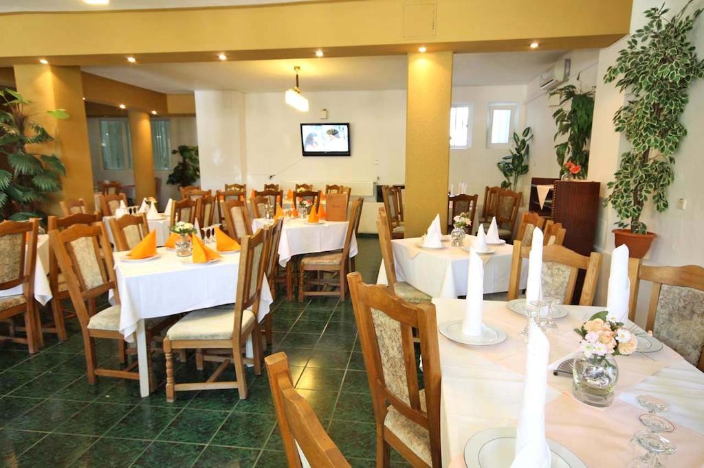 Hotel Dynes Eforie Nord Buitenkant foto