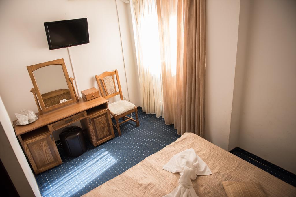 Hotel Dynes Eforie Nord Buitenkant foto