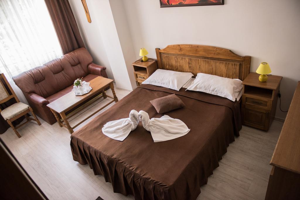 Hotel Dynes Eforie Nord Buitenkant foto