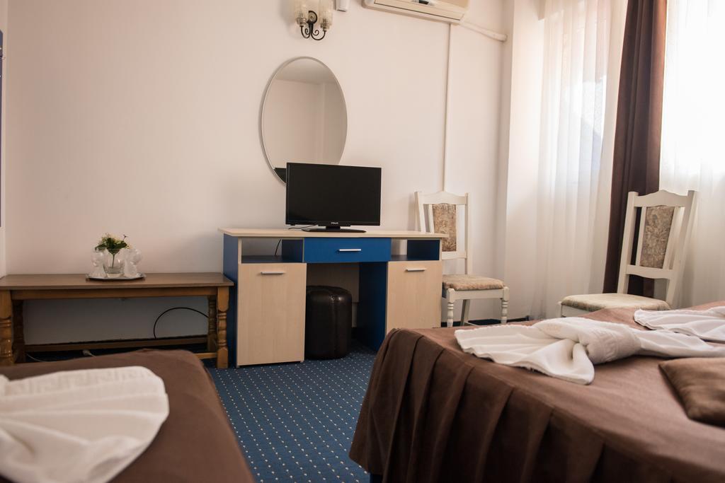 Hotel Dynes Eforie Nord Buitenkant foto