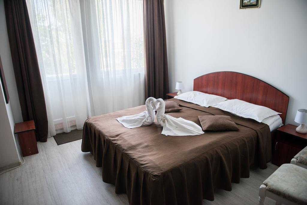 Hotel Dynes Eforie Nord Buitenkant foto