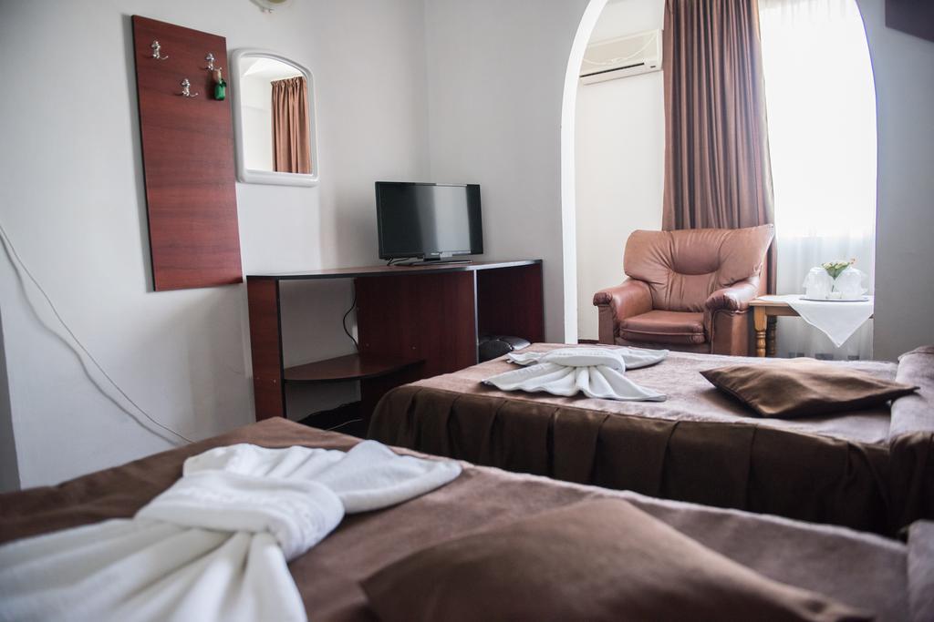 Hotel Dynes Eforie Nord Buitenkant foto