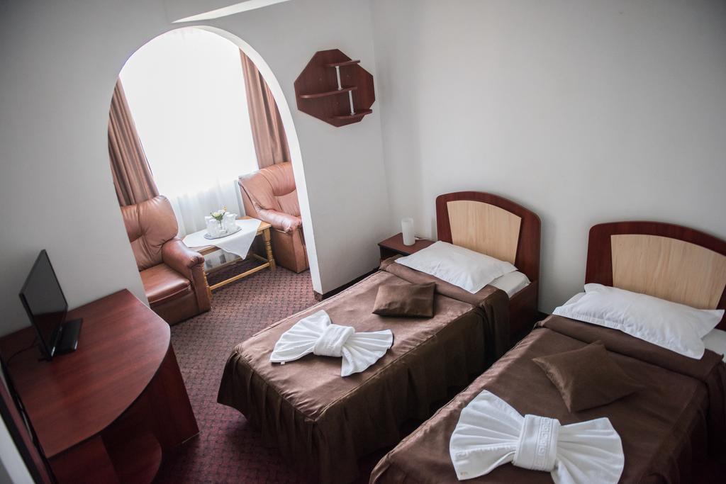 Hotel Dynes Eforie Nord Buitenkant foto