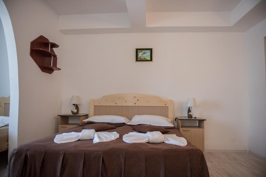 Hotel Dynes Eforie Nord Buitenkant foto