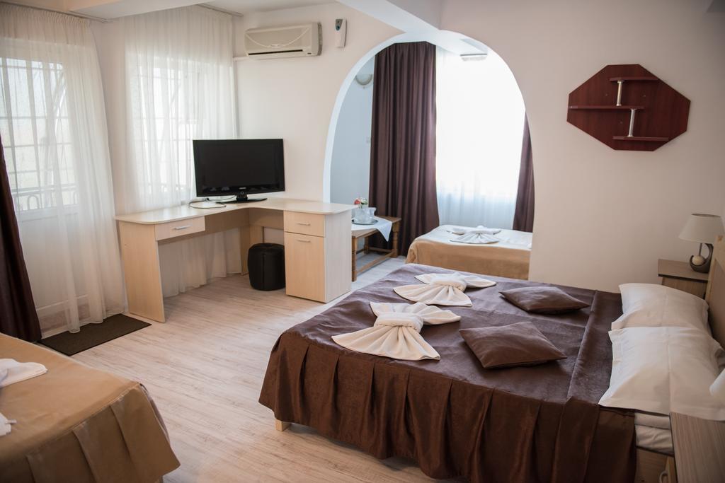 Hotel Dynes Eforie Nord Buitenkant foto