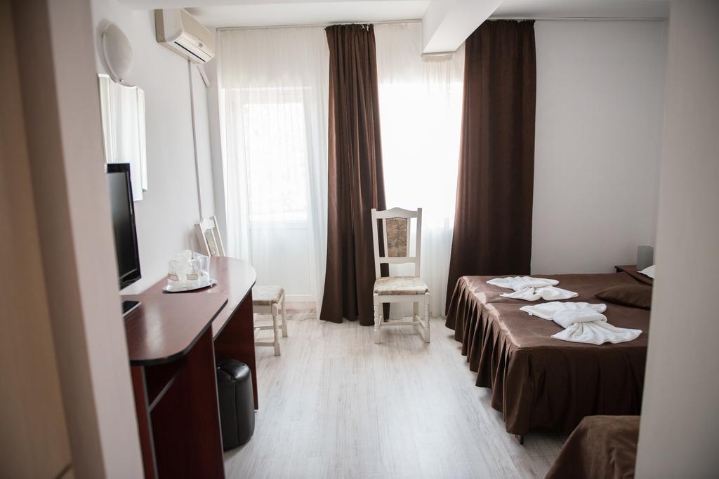 Hotel Dynes Eforie Nord Buitenkant foto